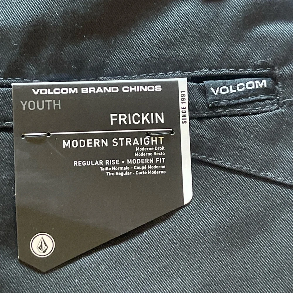 Volcom NWT Youth 25 True To This Black Shorts